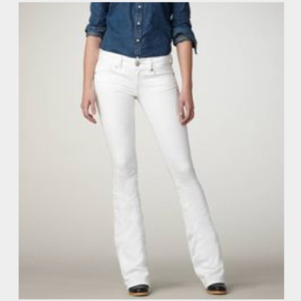American Eagle Jeans white.juts a Lil bit flared